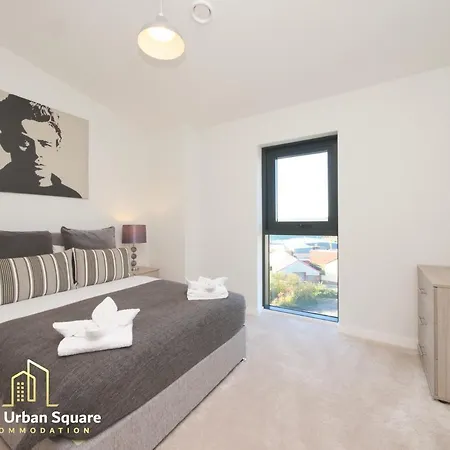 Leeds Urban - Victoria Riverside Apartment